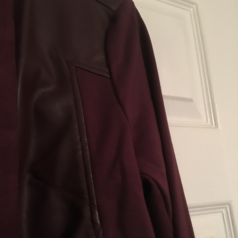 Burgundy jacket - Picture 4 of 5